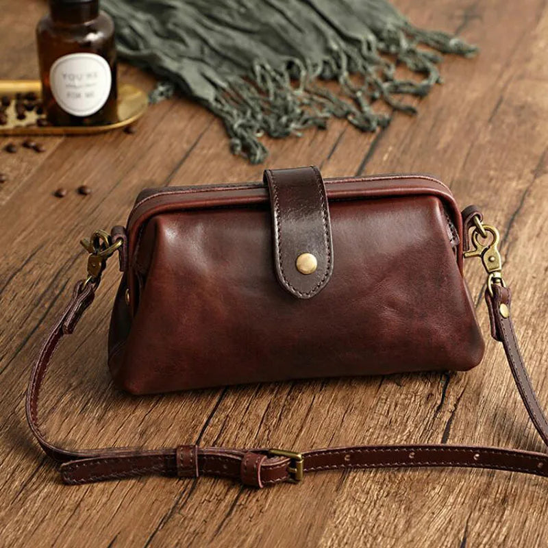Ivy - Compact Leather Handbag