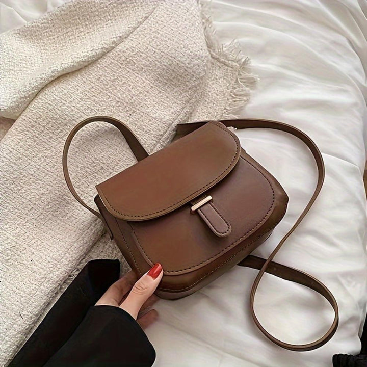 Amelia Vintage-Inspired Saddle Crossbody Bag