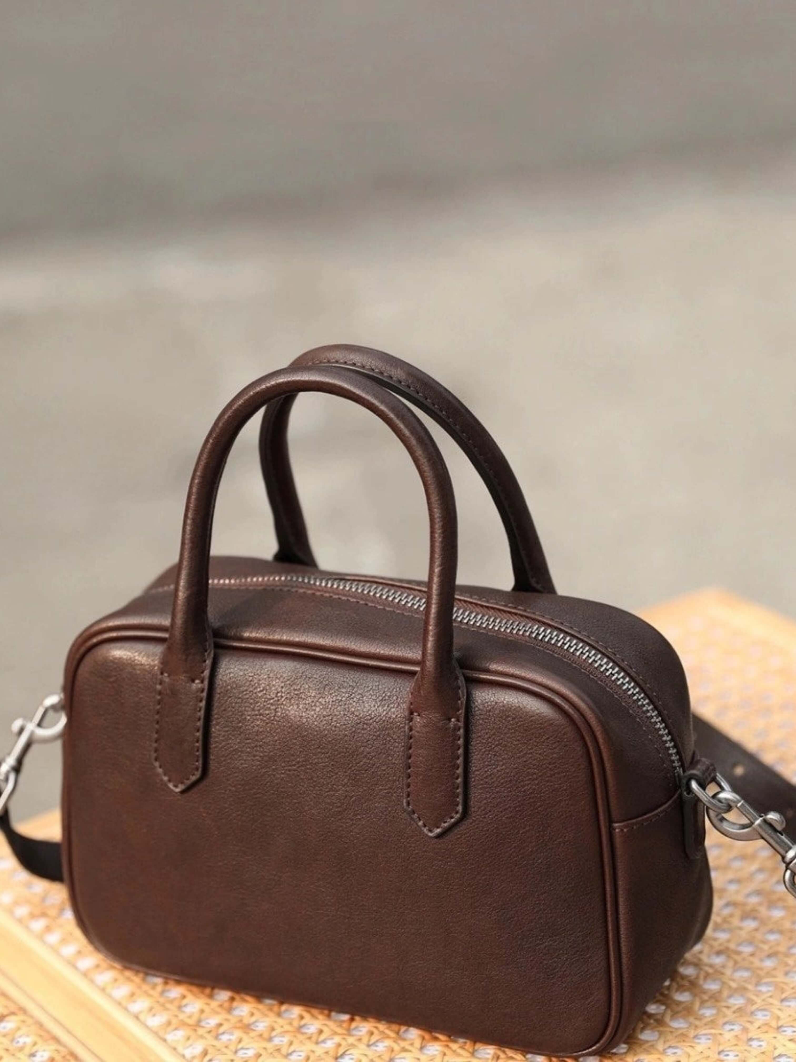 Eliza | Chic Square Handbag with Zipper Closure