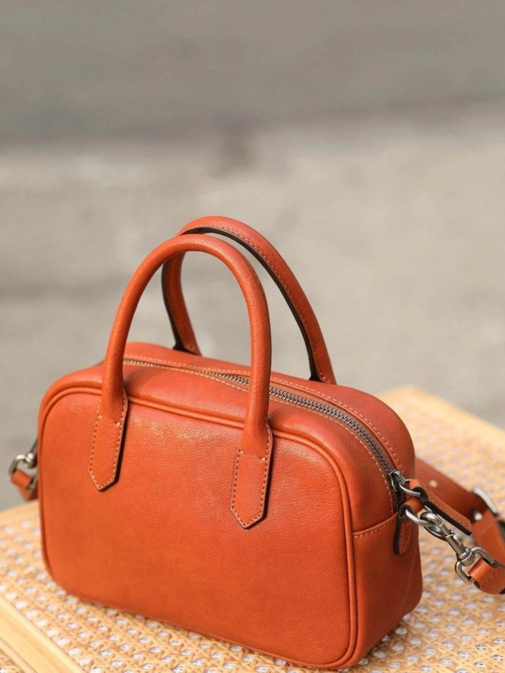 Eliza | Chic Square Handbag with Zipper Closure