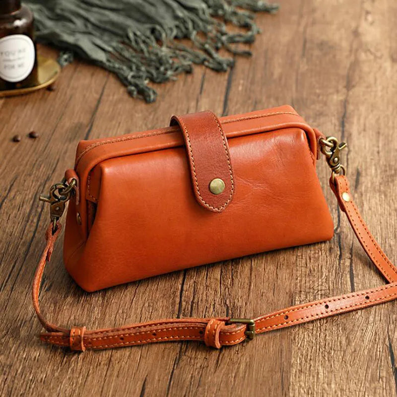 Ivy - Compact Leather Handbag