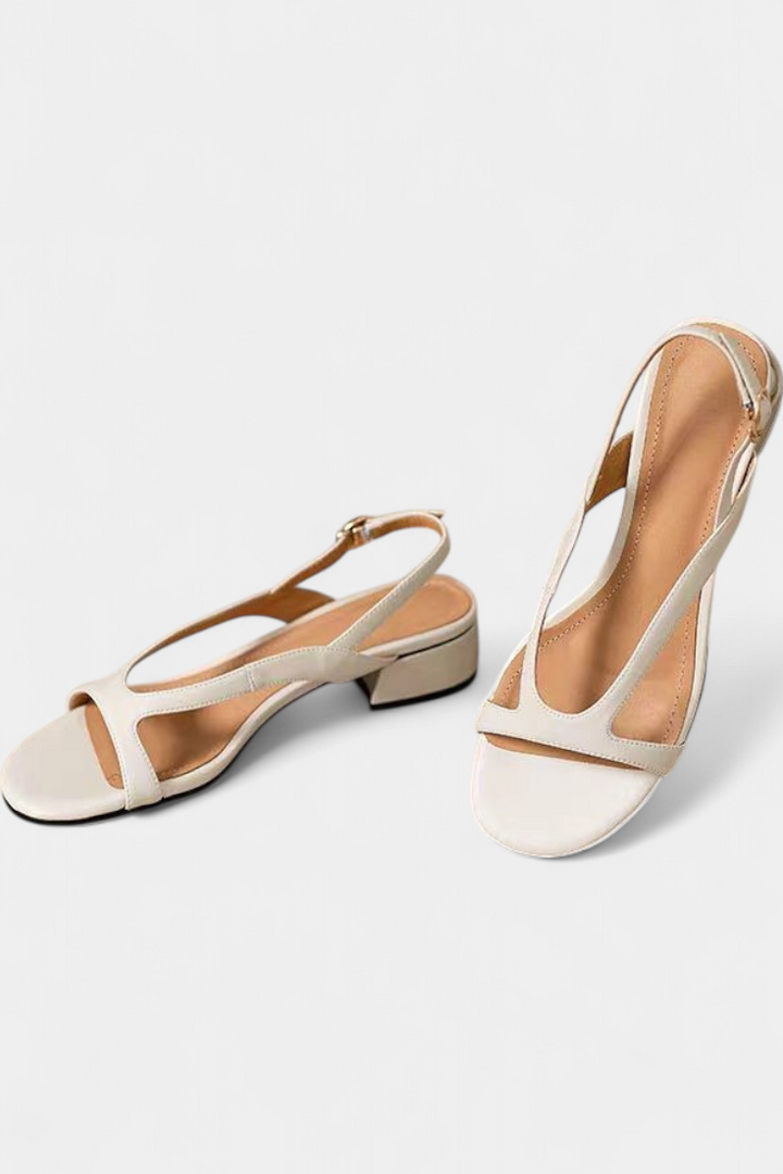 Chic Minna Flat Sandals with a Refined Touch