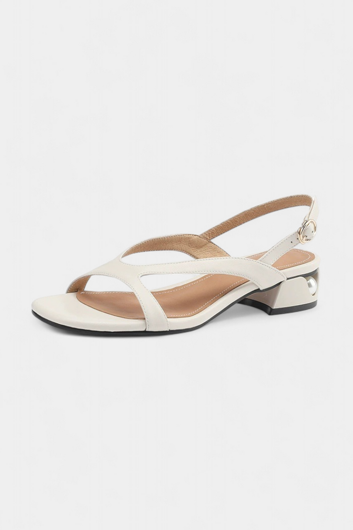 Chic Minna Flat Sandals with a Refined Touch