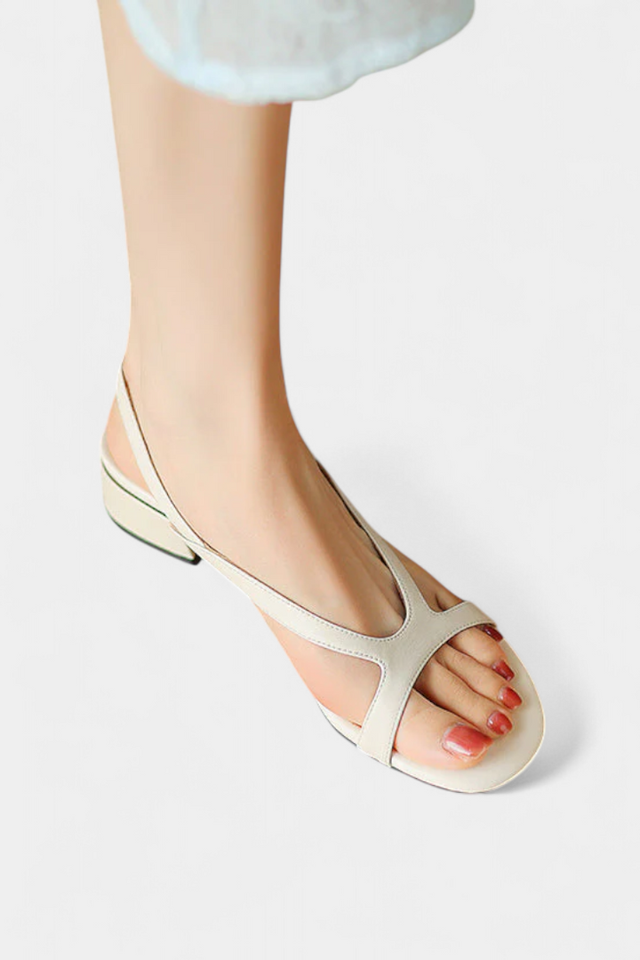 Chic Minna Flat Sandals with a Refined Touch