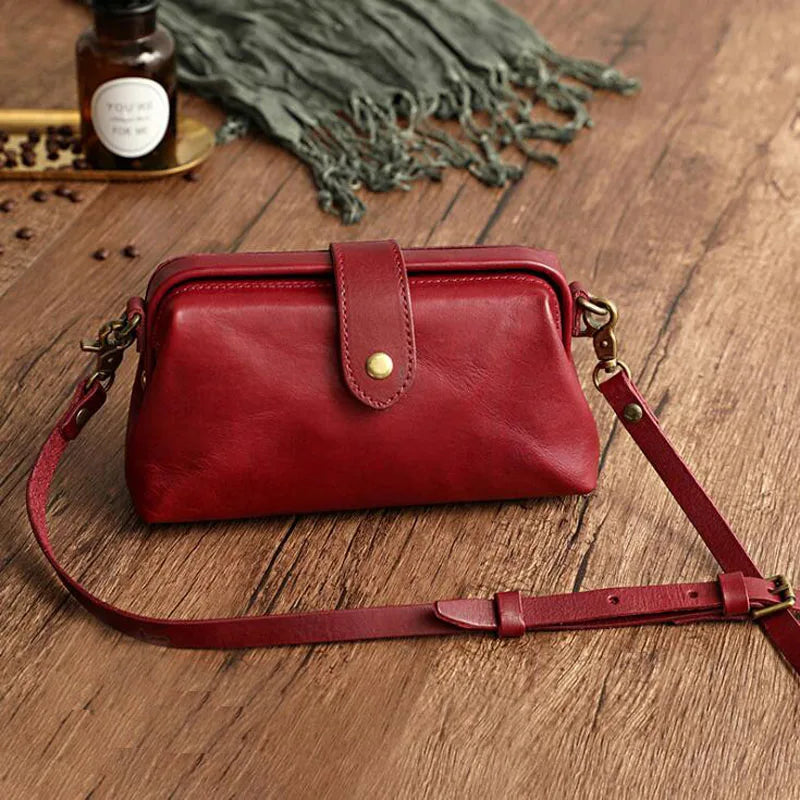 Ivy - Compact Leather Handbag