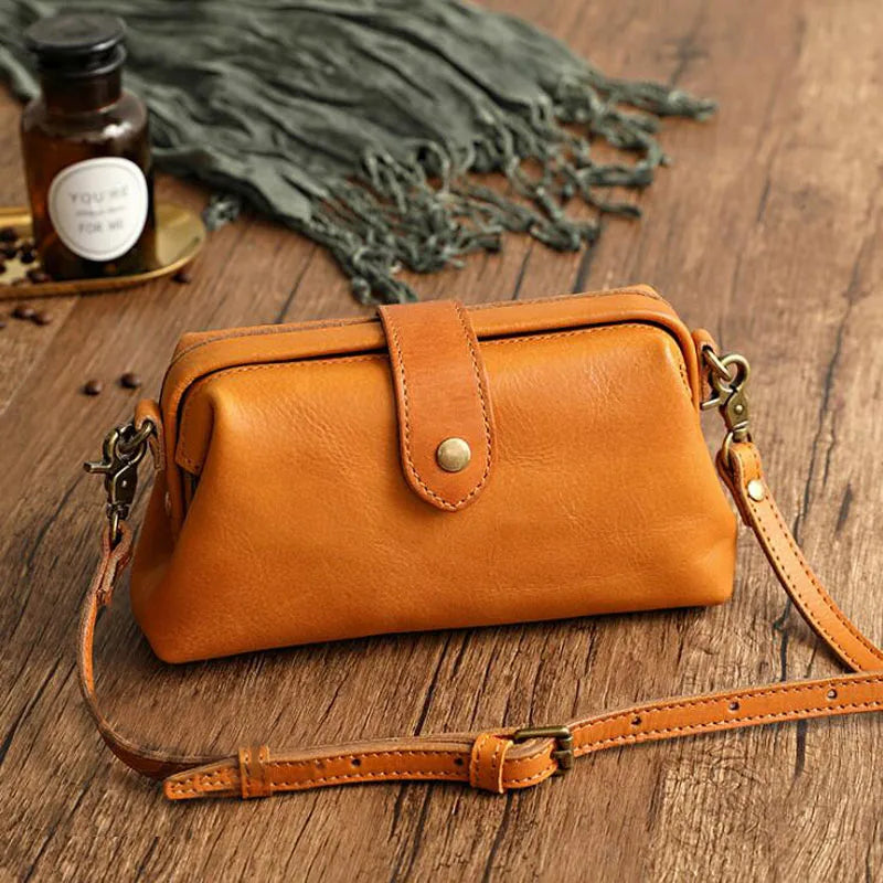 Ivy - Compact Leather Handbag