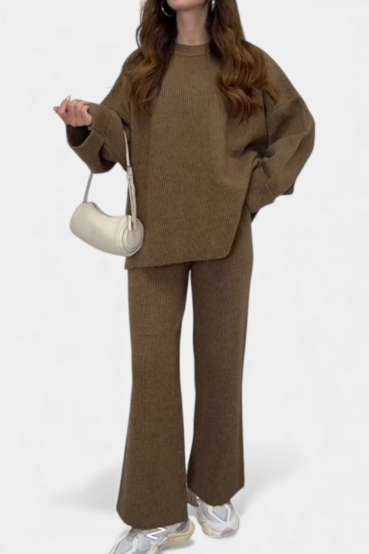 Quirina Relaxed Ensemble with Round Neckline and Flowing Pants