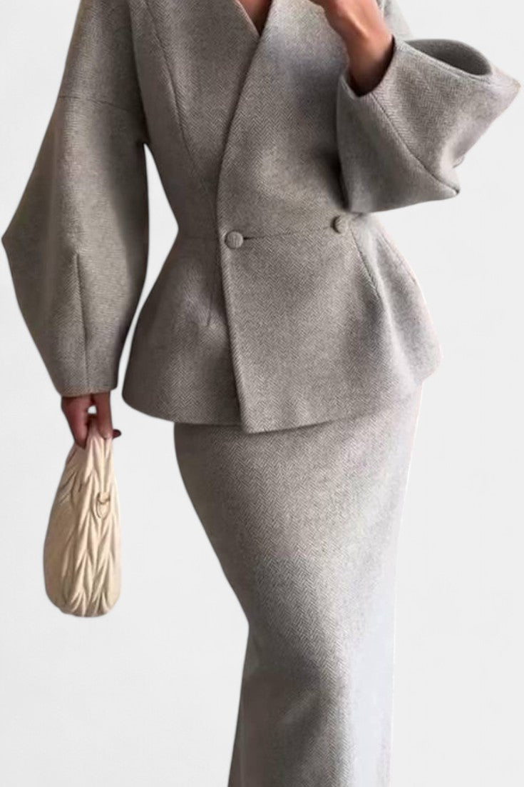 Aliénor Chic Tailored Ensemble with V-Neck and Puff Sleeves