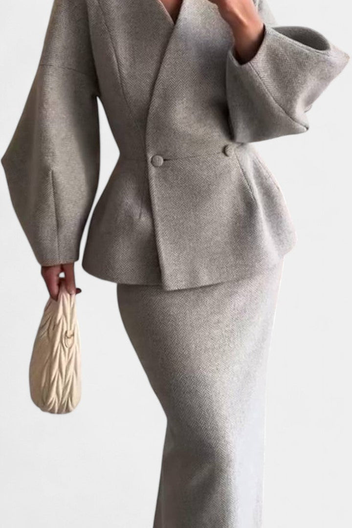 Aliénor Chic Tailored Ensemble with V-Neck and Puff Sleeves