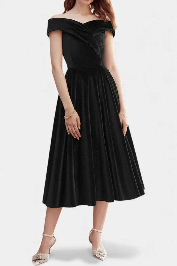 Maé Retro Velvet Off-Shoulder Gown