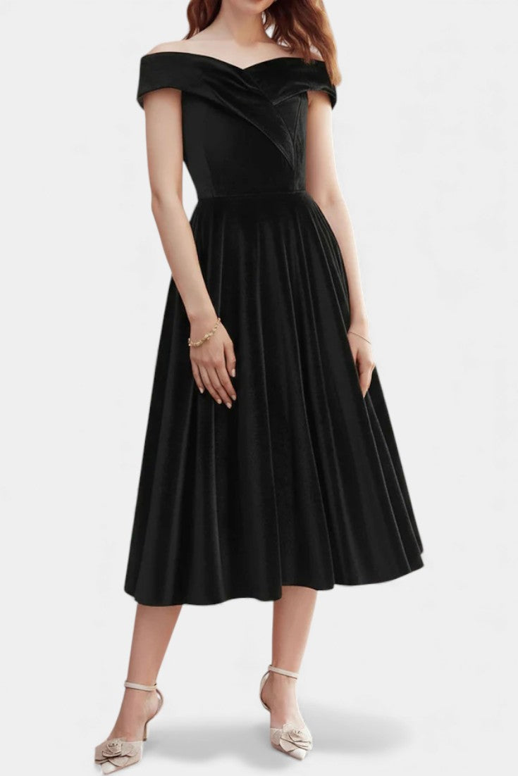 Maé Retro Velvet Off-Shoulder Gown