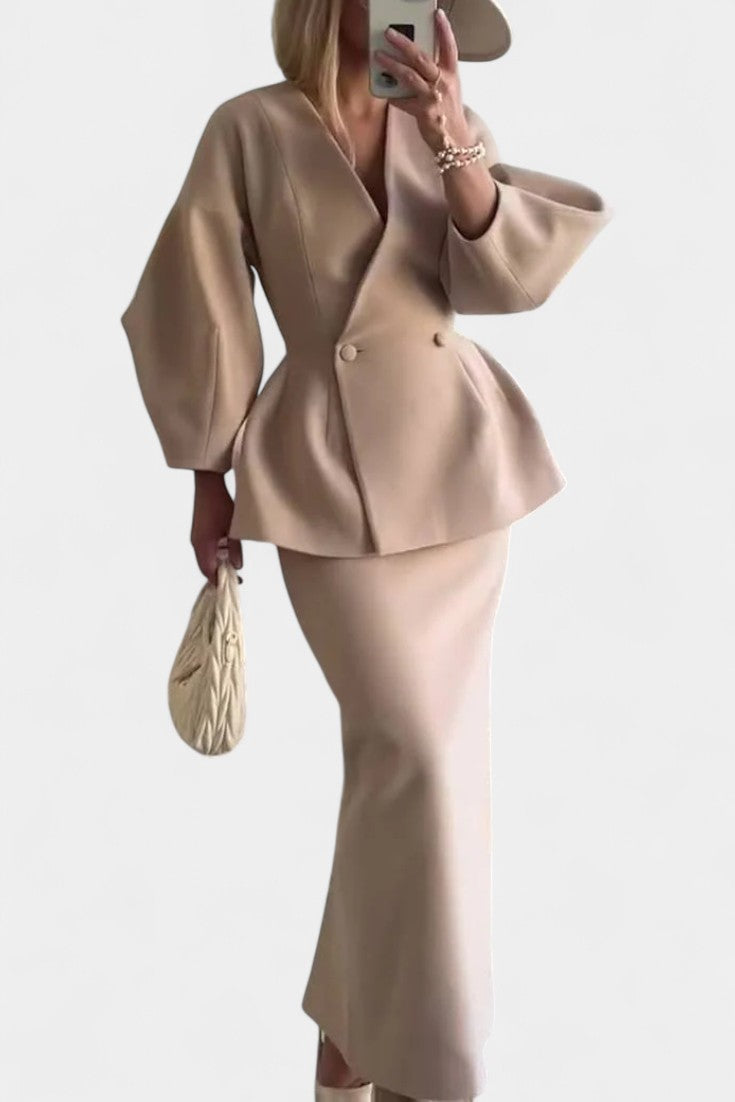 Aliénor Chic Tailored Ensemble with V-Neck and Puff Sleeves